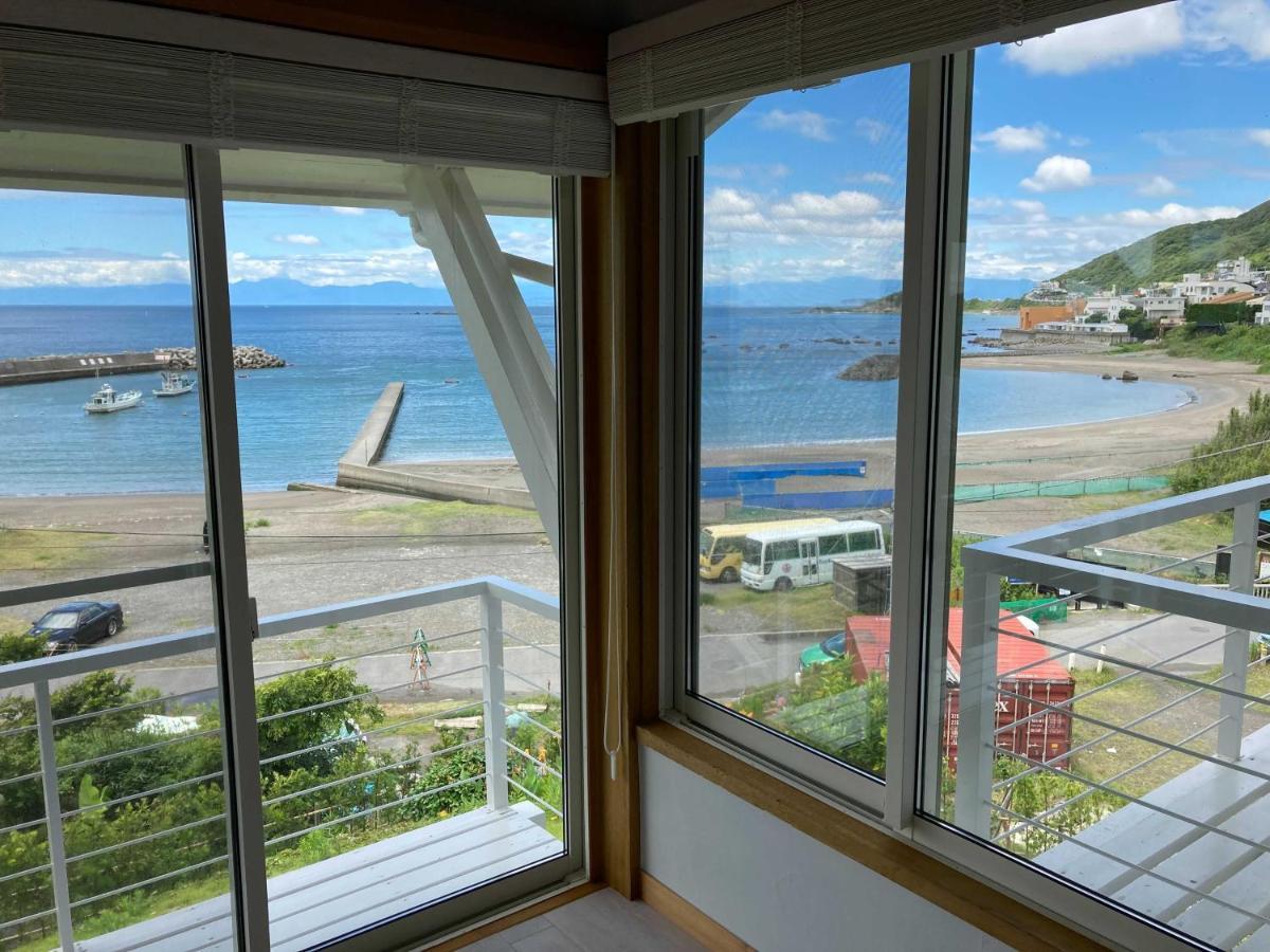 Gloce 葉山 Ocean View House 都心から1時間 湘南の絶景を独り占めペットok 出張bbq有り يوكوسوكا المظهر الخارجي الصورة